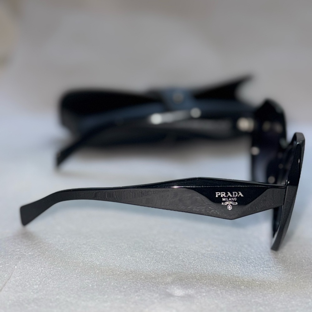 New without tags Prada Sunglasses